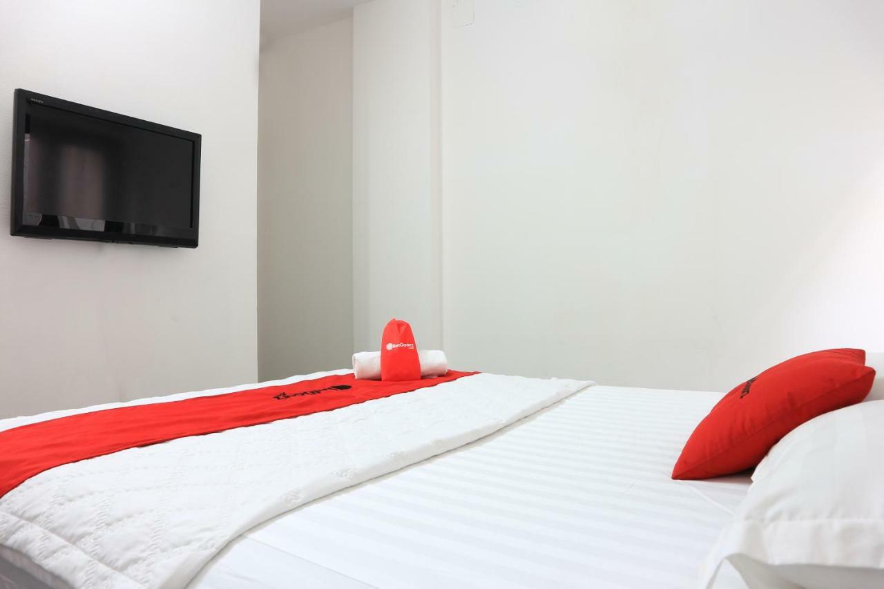 Hotel Reddoorz Near Gia Dinh International Hospital à Hô Chi Minh-Ville Extérieur photo