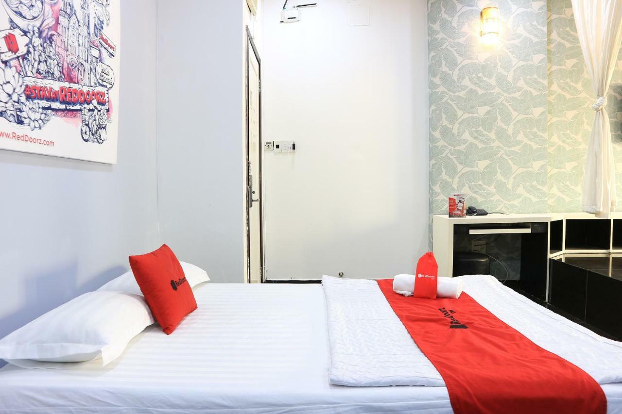 Hotel Reddoorz Near Gia Dinh International Hospital à Hô Chi Minh-Ville Extérieur photo